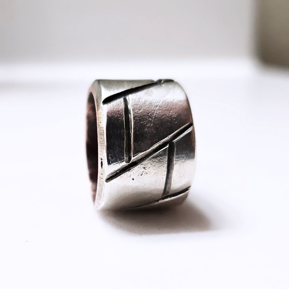 Silver ring - Picture 2 of 7